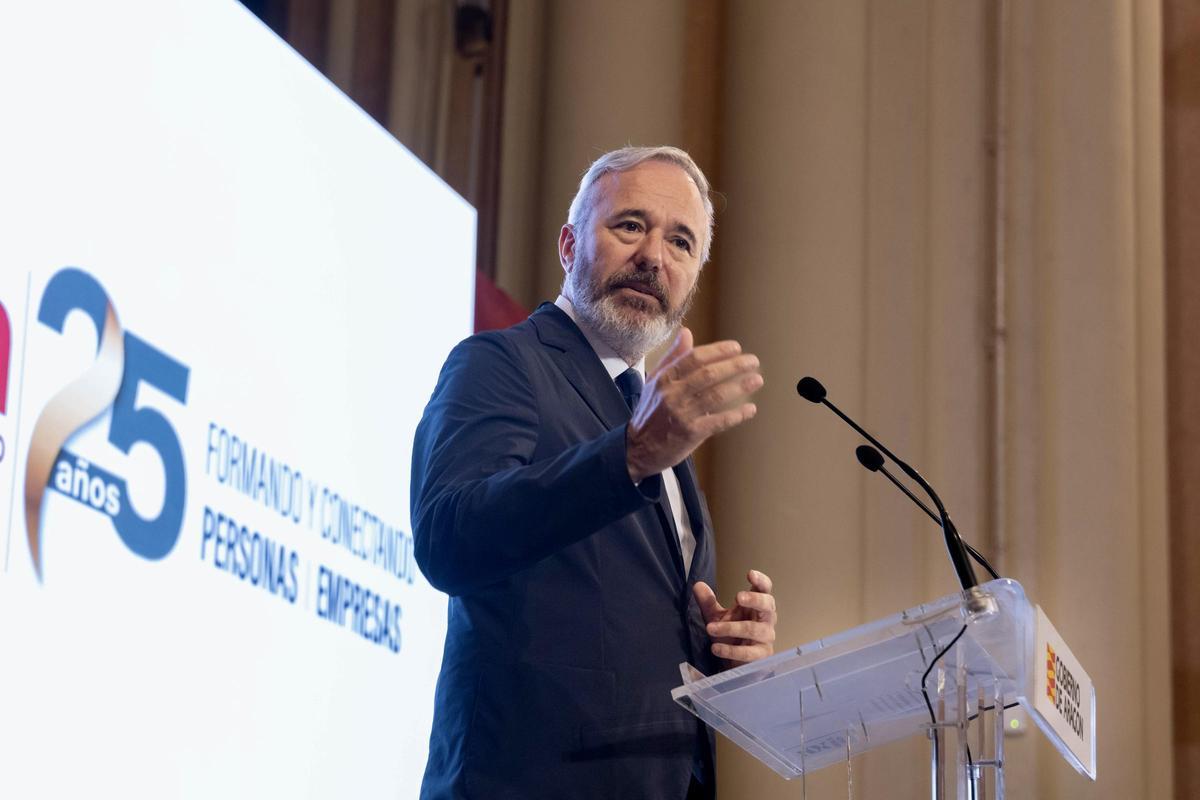 El presidente de Aragón, Jorge Azcón, durante su intervención en el acto de celebración del 25 aniversario del Inaem.