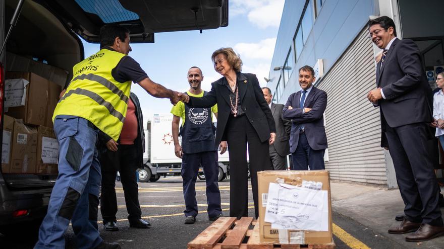 La reina Sofía ratifica el compromiso de su fundación con los Bancos de Alimentos de Tenerife y La Palma