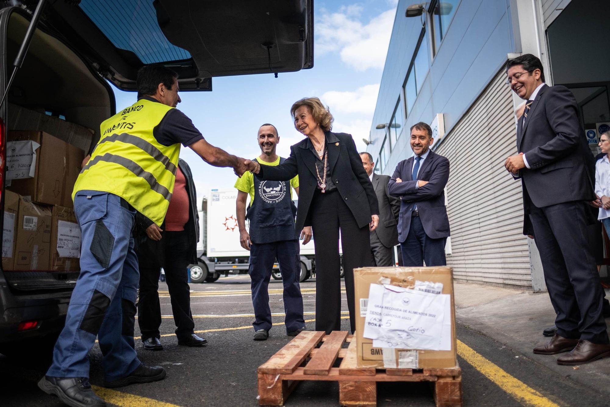 La Reina Emérita Doña Sofía los Bancos de Alimentos de Santa Cruz de Tenerife y La Palma