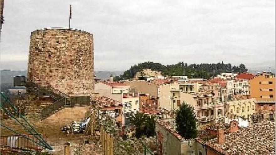 La torre del castell és el símbol més emblemàtic del turó on s&#039;alçava el poble vell d&#039;Òdena