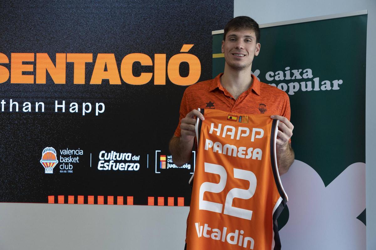 Happ, en su presentación con el Valencia Basket el verano pasado