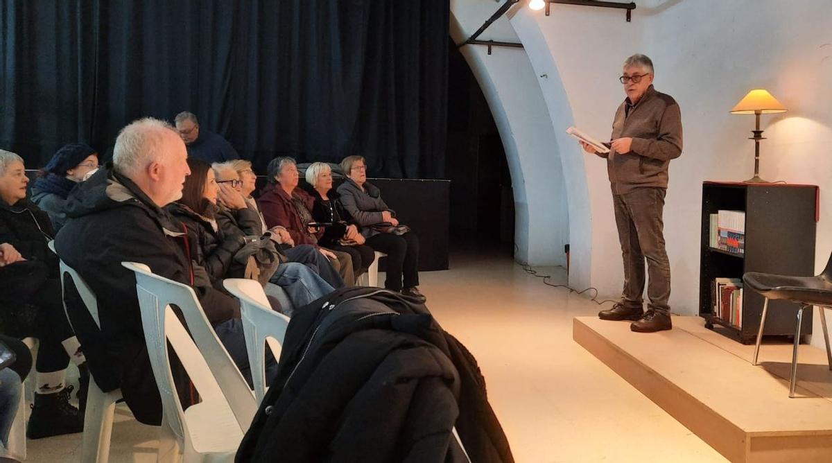 Salvador Redó va presentar el llibre a l’Associació Art i Esplai