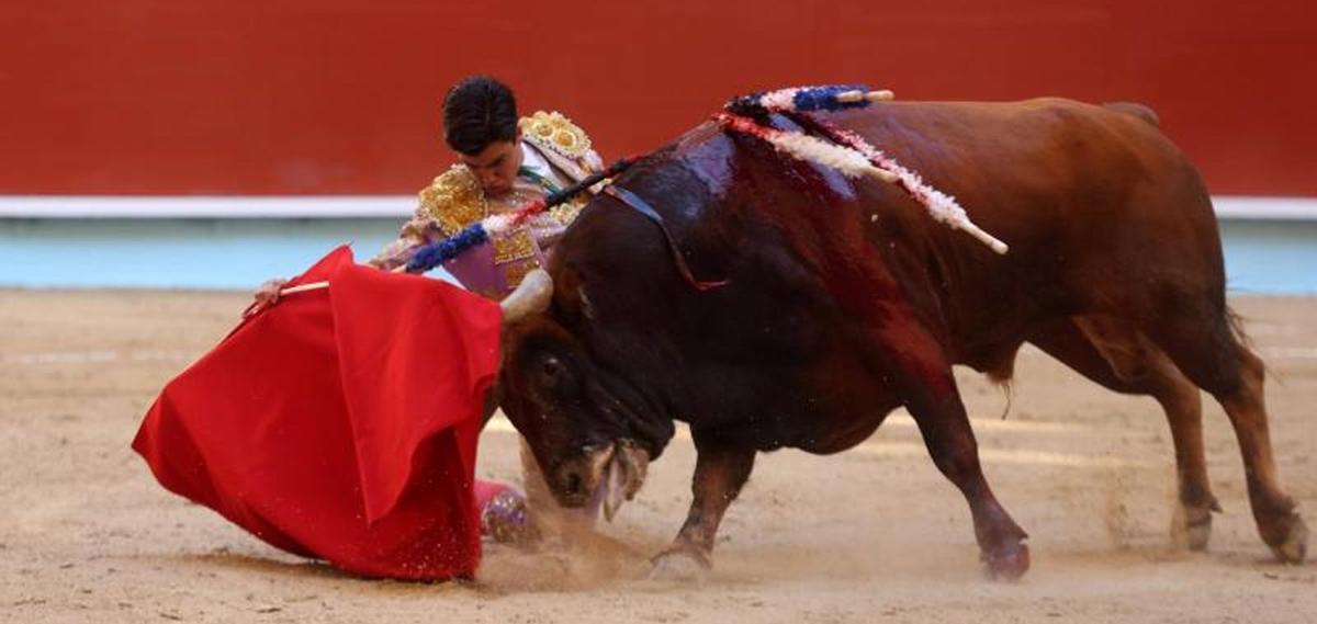 Marco Pérez revolucionó al público con su temple y valor. | GUSTAVO SANTOS
