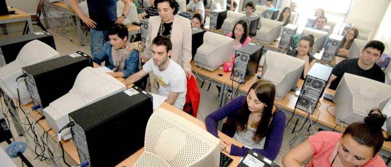 Asistentes a uno de los cursos de verano celebrados estos años atrás en el campus de Mieres.