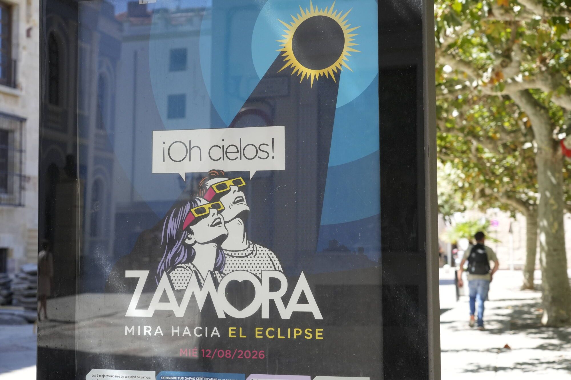 Publicidad del eclipse en el centro de la ciudad de Zamora.