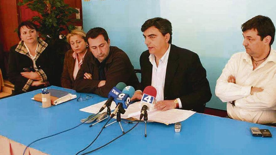 Jesús Sedano, centro, denunció ya en el 2007 la vivienda de Lorenzo.