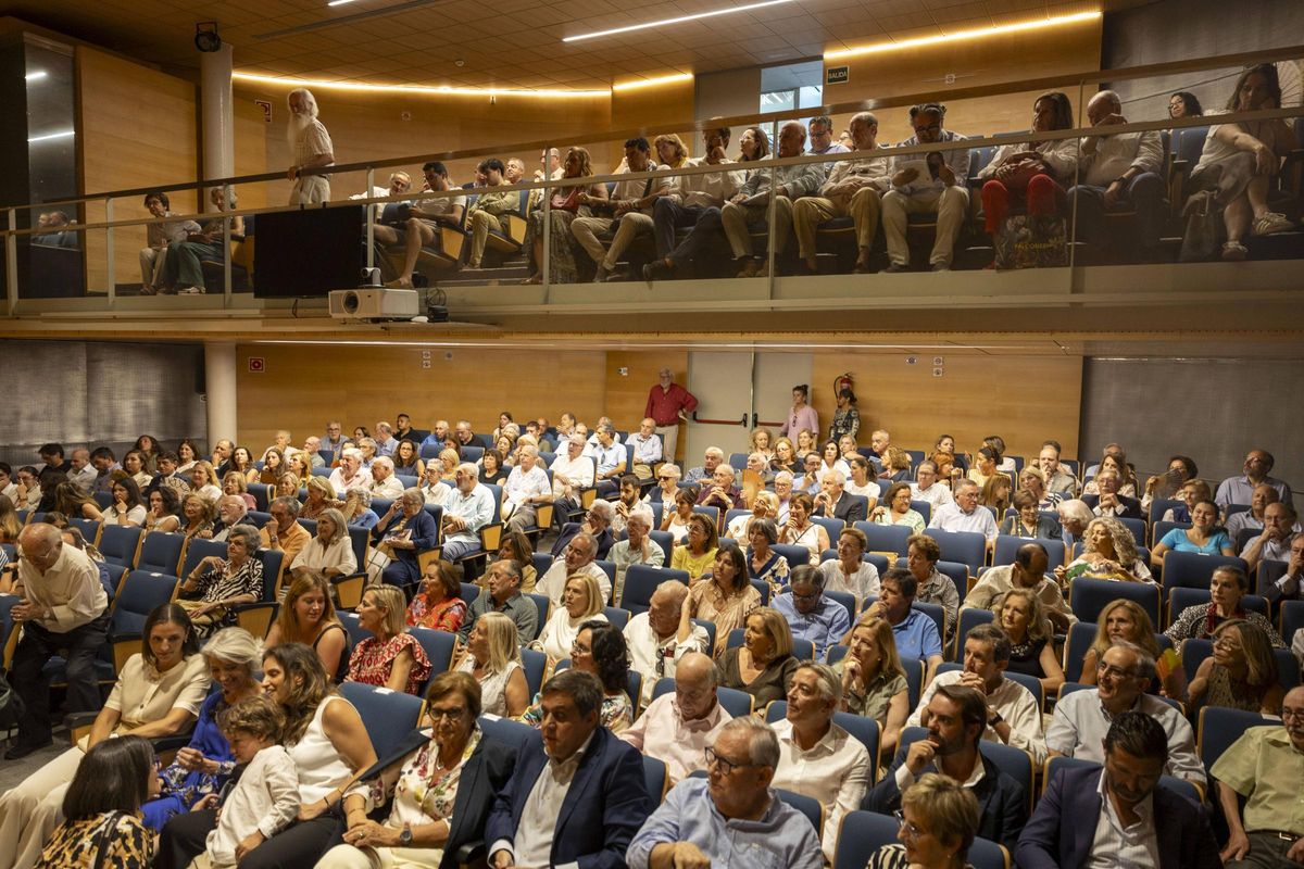 El salón de actos del Colegio de Abogados se llenó de público