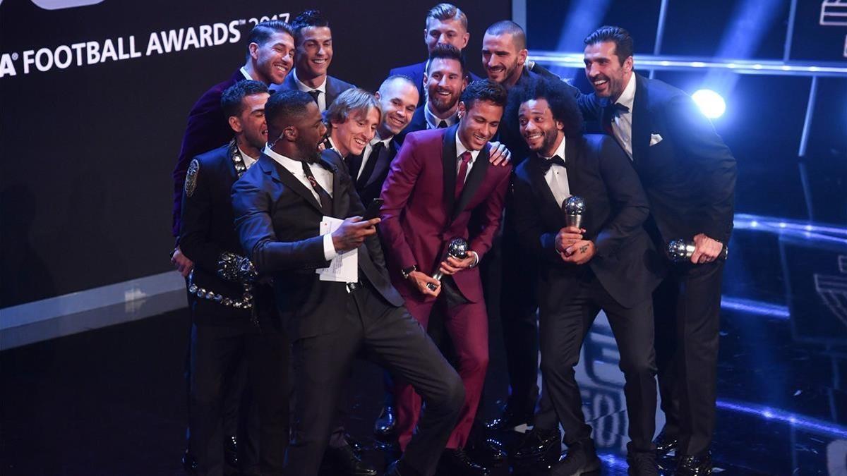 Marcelo junto a Neymar en la entrega de los premios FIFA PRO