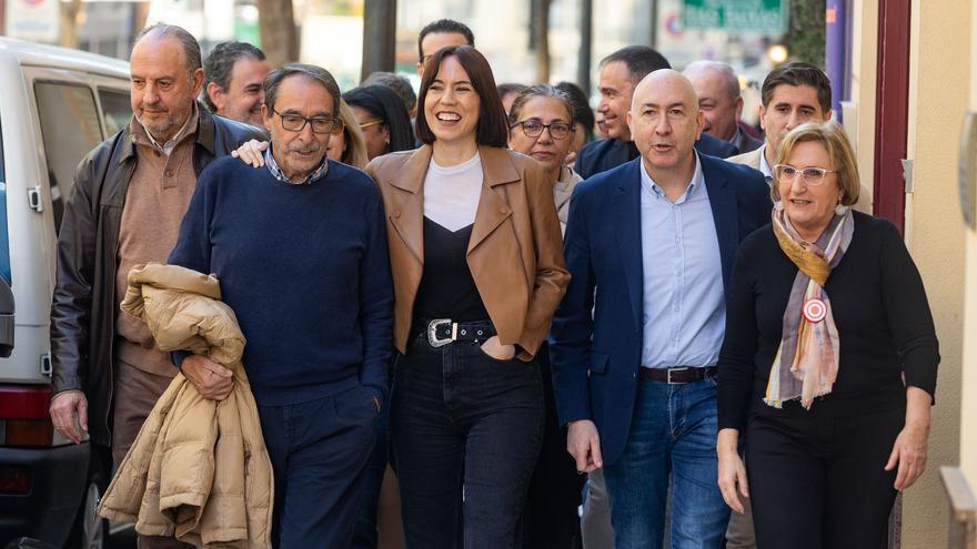 Baño de masas de Morant en su primer mitin en Alicante