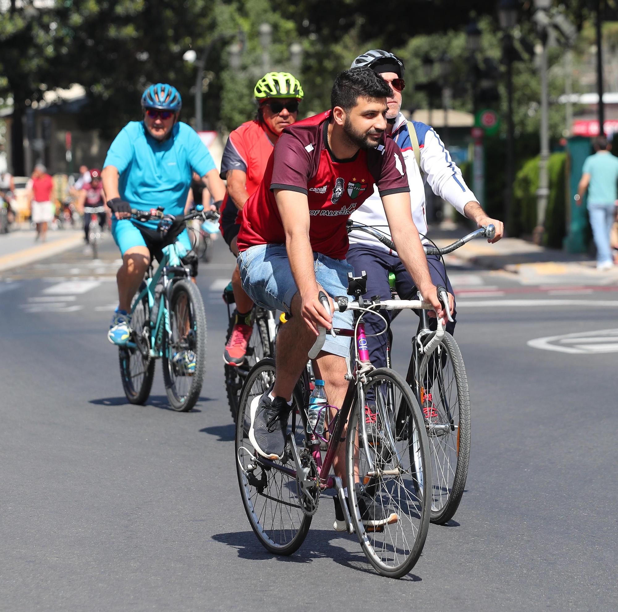 Búscate en la València Bike Parade