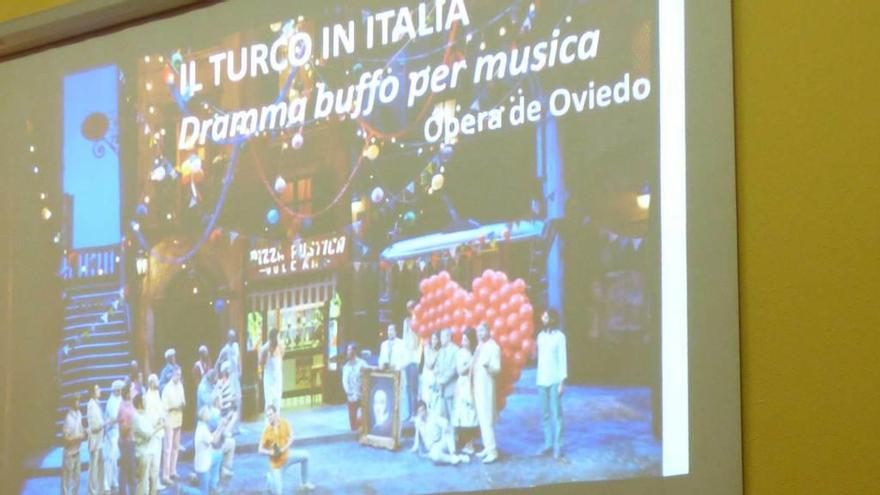 Medio centenar de tinetenses disfrutará en Oviedo de la ópera &quot;El turco en Italia&quot;