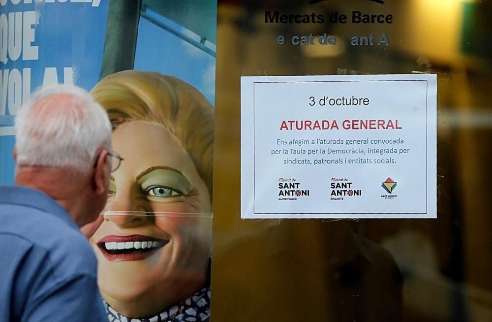 Cartells anuncien l'aturada general a Barcelona