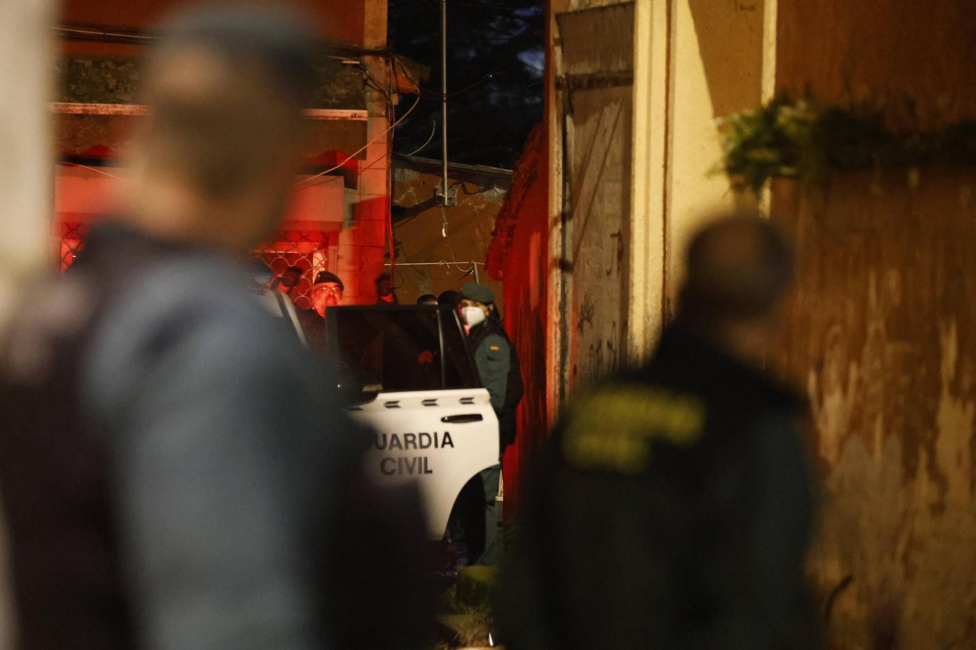 Así fue el espectacular operativo de la Guardia Civil en La Camocha, Gijon (en imágenes)