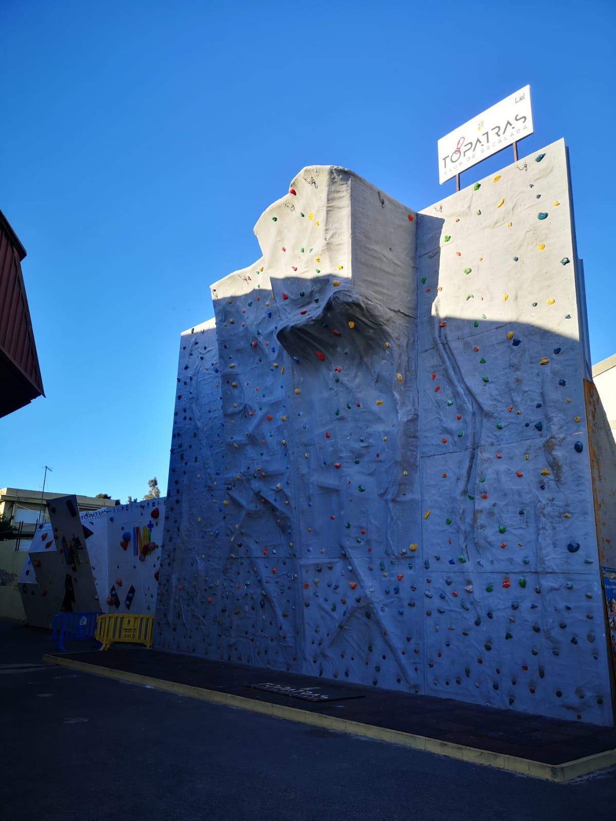 Imagen de uno de los muros del rocódromo.