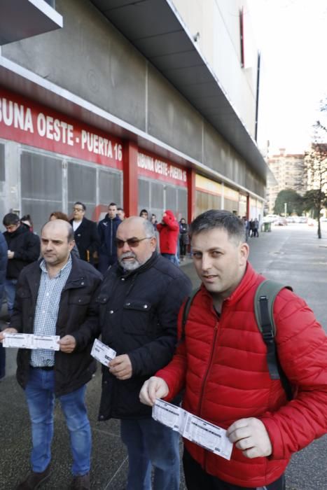 Colas en El Molinón para las entradas del derbi