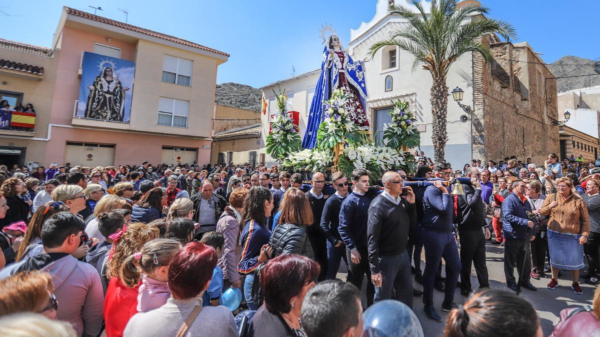 Traslado de la Virgen de los Dolores de Callosa, municipio donde la Semana Santa es una de las más ilustres de la provincia. 