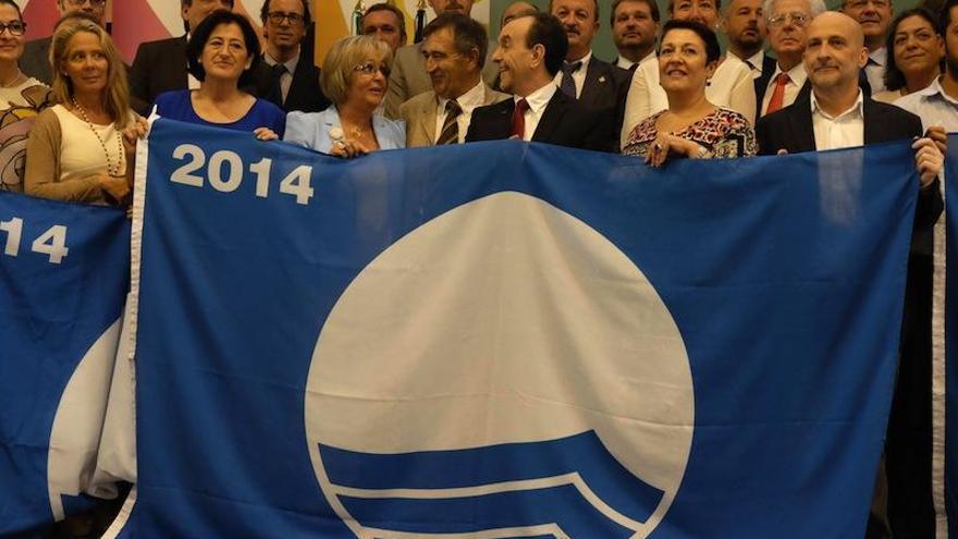 La Junta anima a los municipios a optar a banderas azules