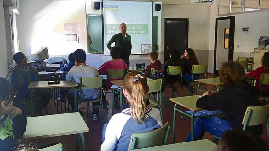 Juventud ofrece talleres sobre salud a institutos y colectivos