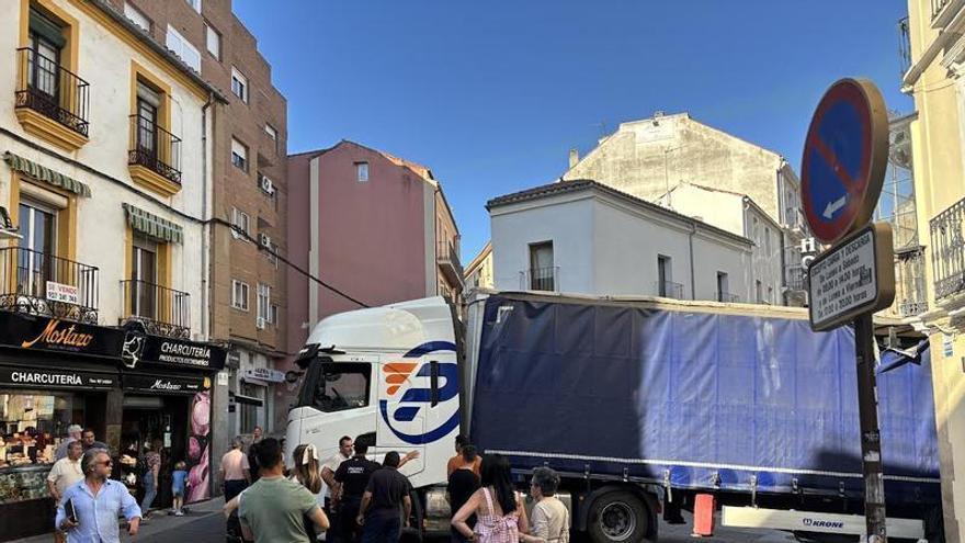 El conductor del camión bloqueado en Cáceres superaba la tasa penal de alcoholemia