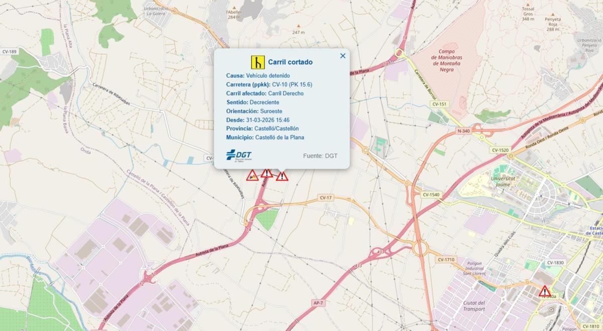 El carril derecho de la carretera se ha cortado a causa de este suceso.