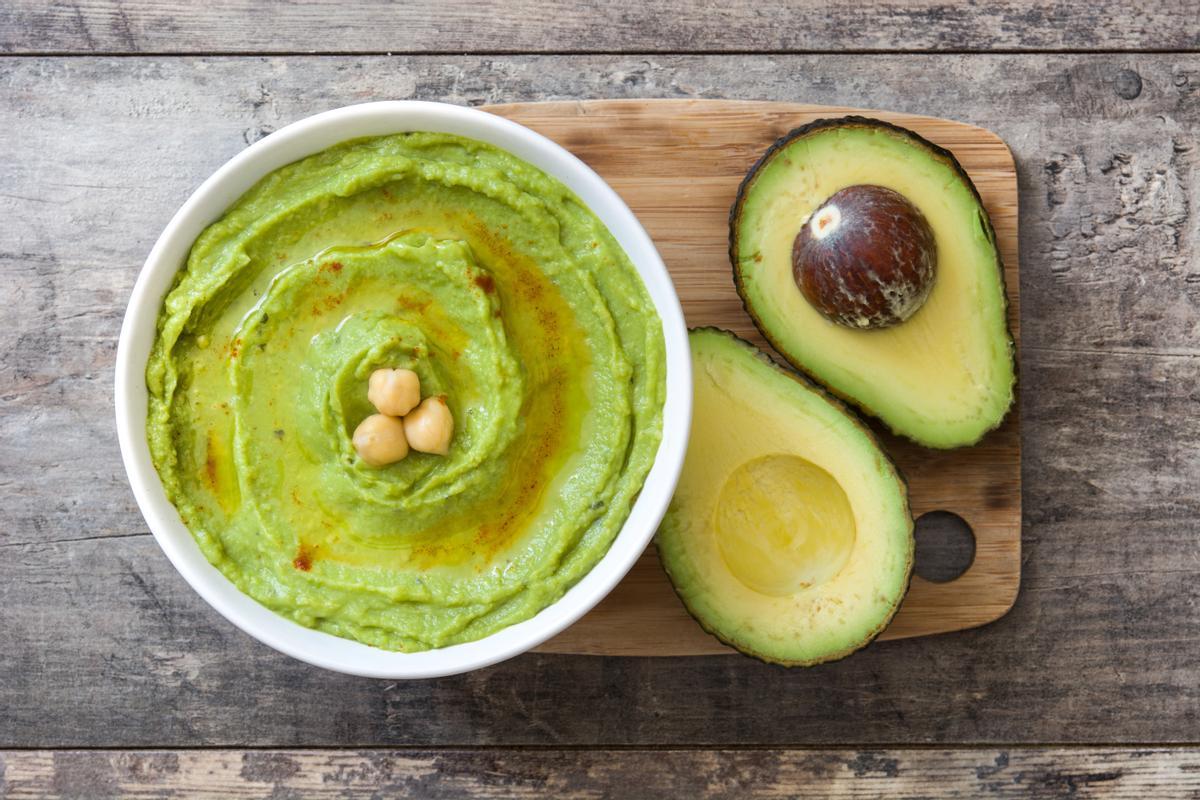 Hummus con aguacate.