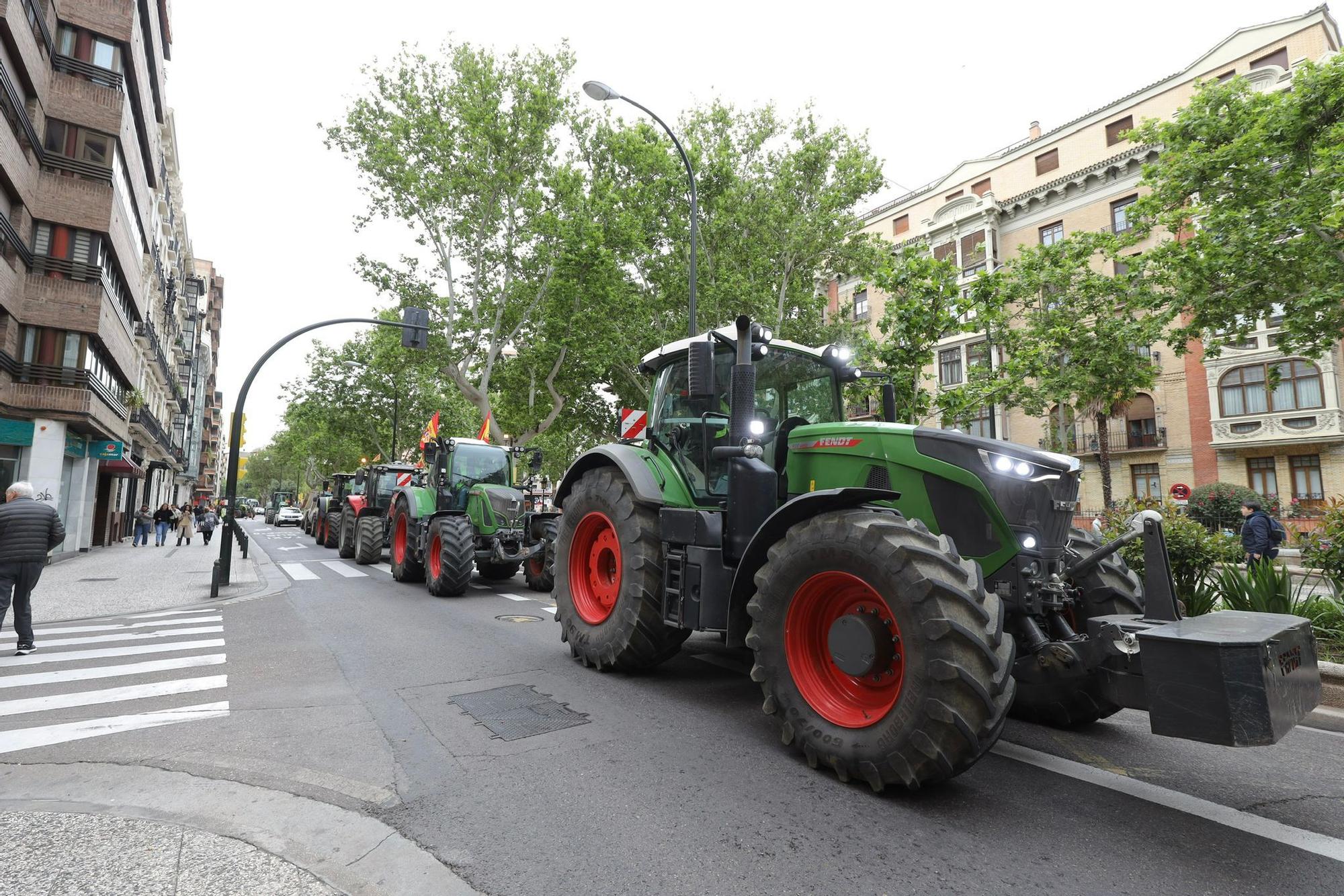 En imágenes | Los tractores vuelven a tomar las calles de Zaragoza