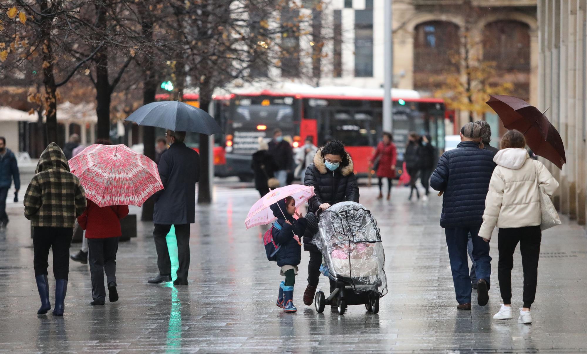 Día de lluvia persistente en Zaragoza