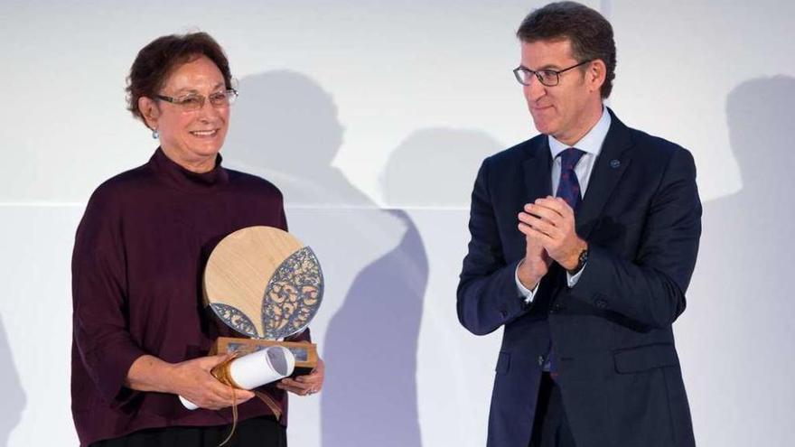 Isabel Aguirre recibe el premio Wonenburger