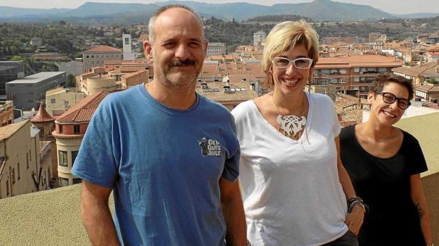 Adam Majó, Anna Crespo i Anna Roca, ahir al terrat de l&#039;ajuntament de Manresa