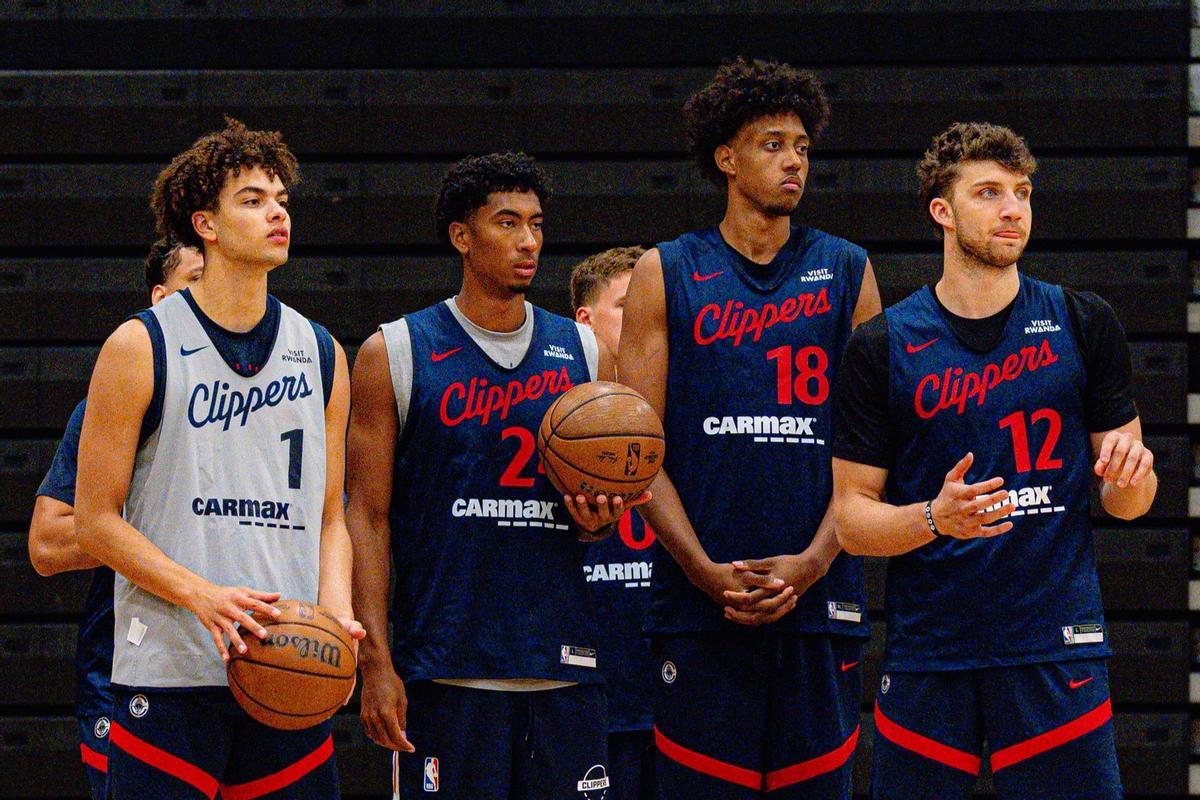 Baba Miller, con sus nuevos compañeros, en un entrenamiento en Las Vegas