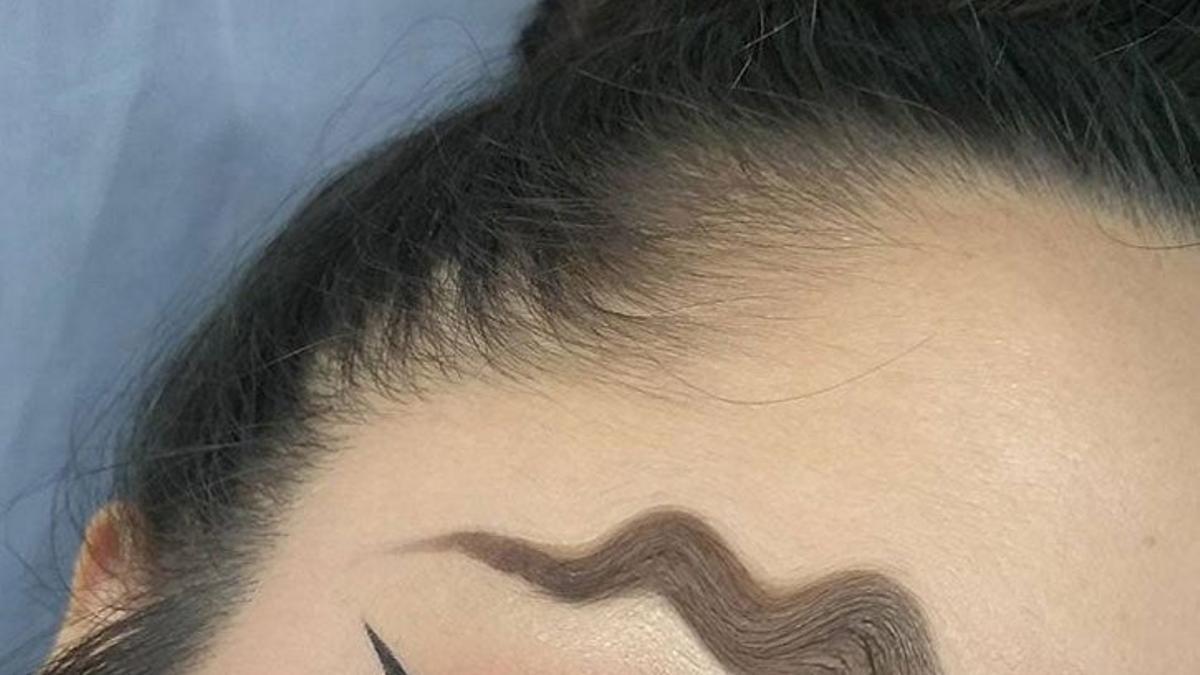 Las cejas y labios 'zig zag' han tomado Instagram