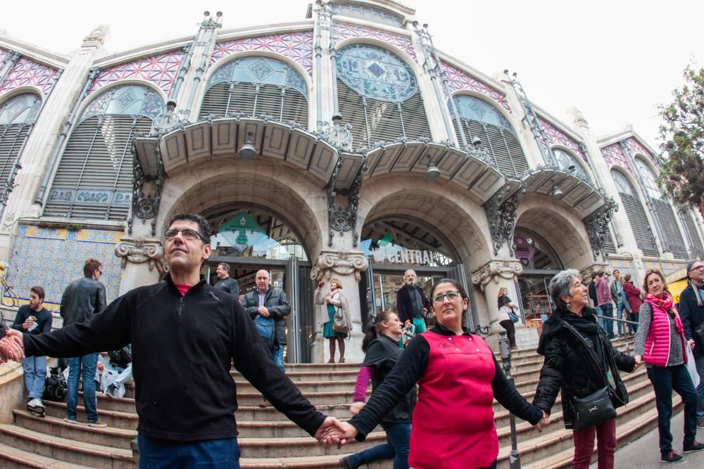 "Gran abrazo" en el Mercado Central