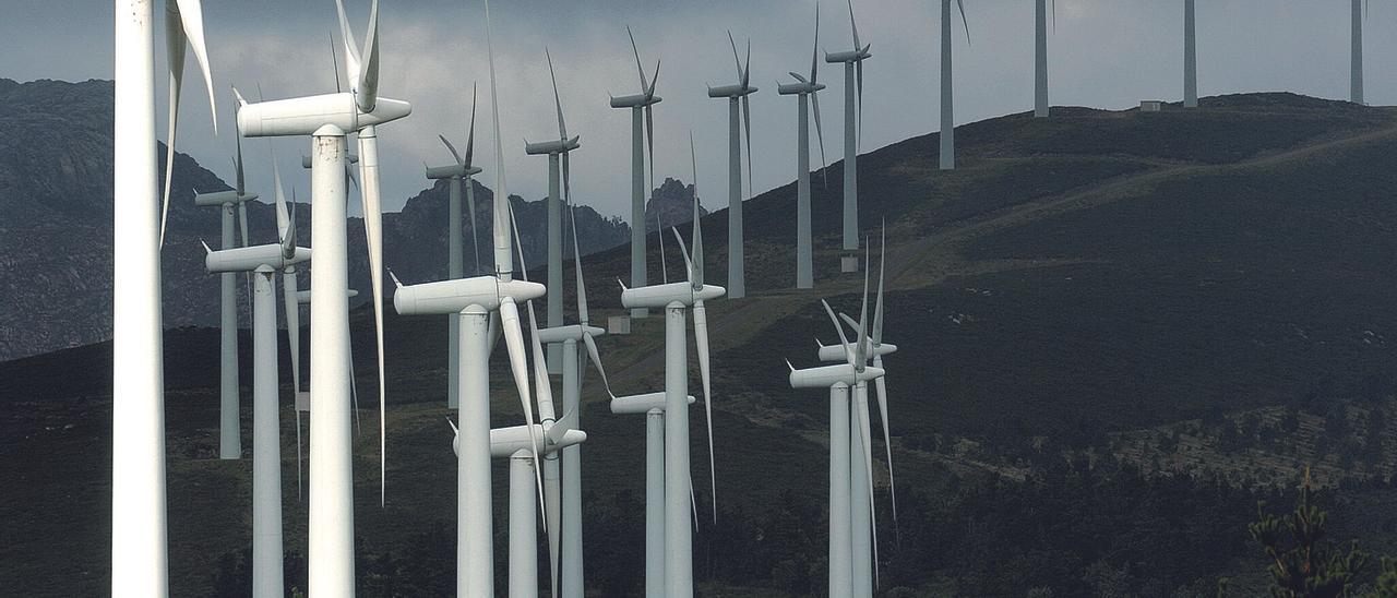 Aerogeneradores en un parque eolico.