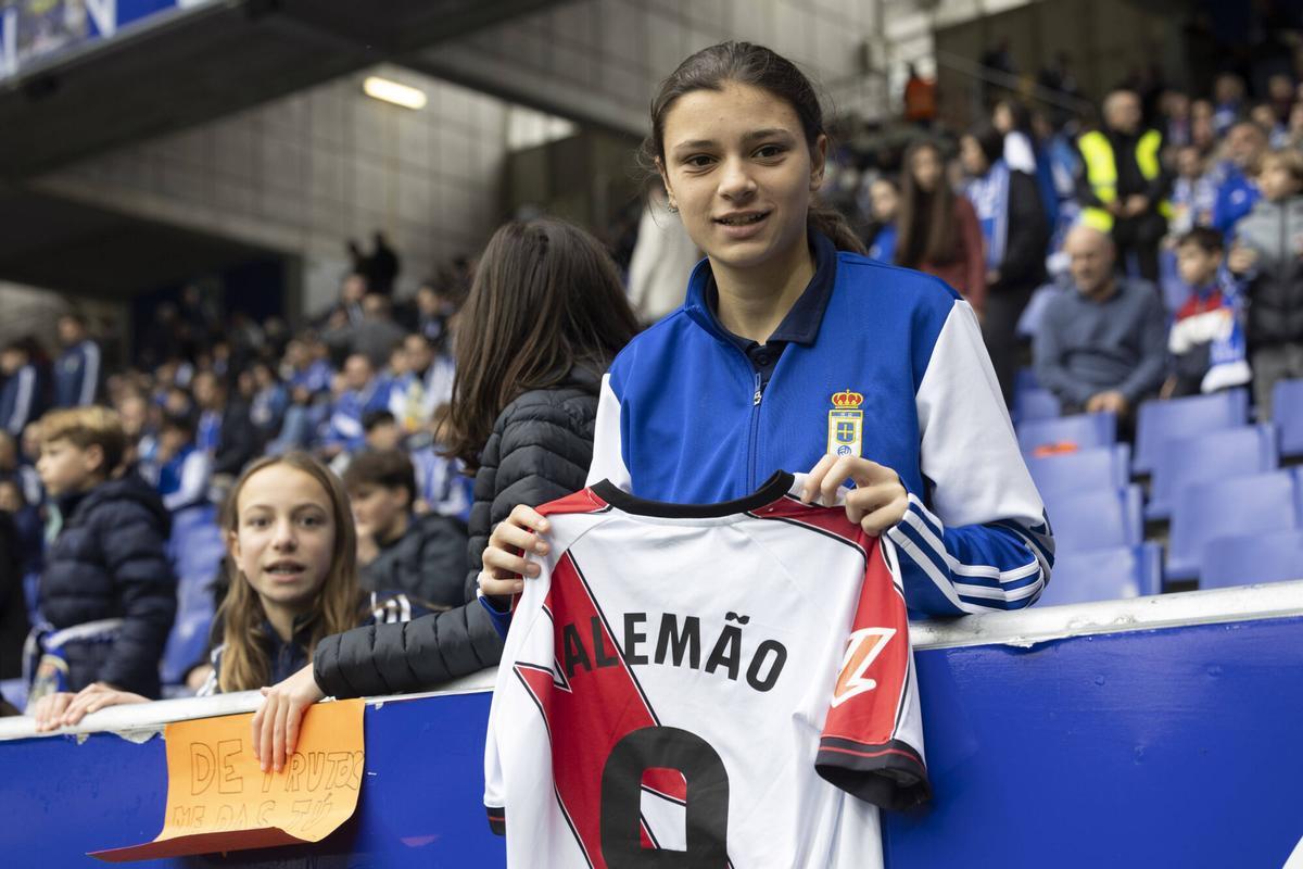 Las imágenes del partido entre el Real Oviedo y el Rayo Vallecano en el ...