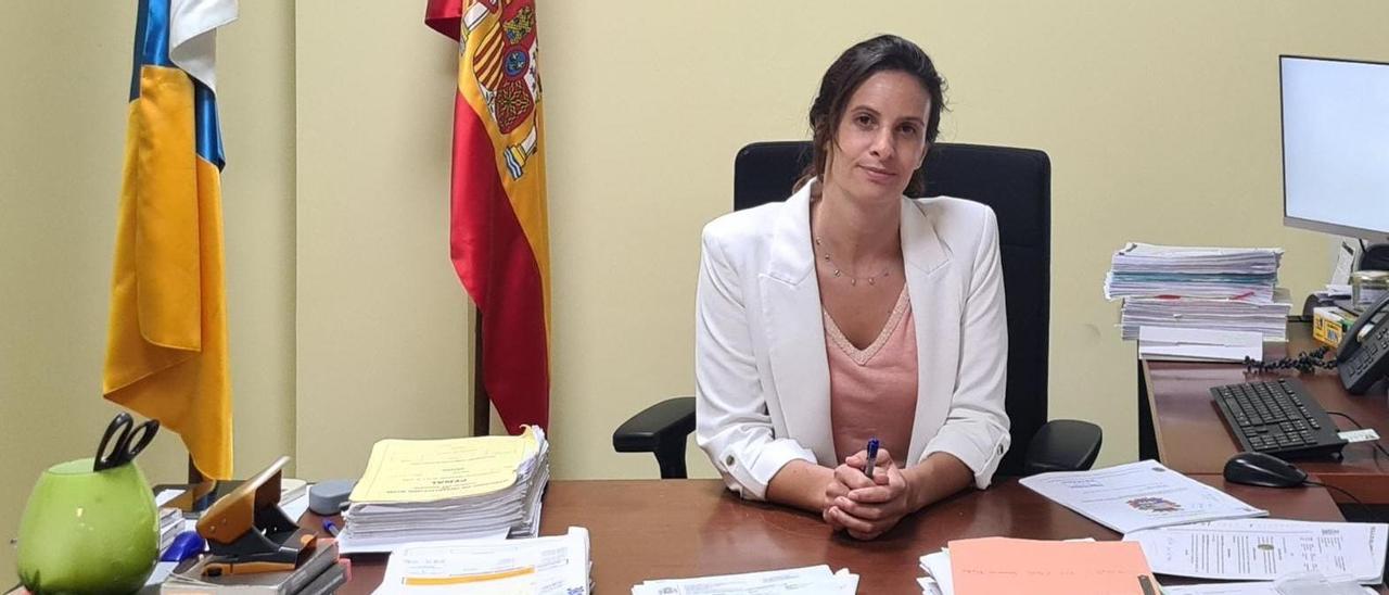 La nueva fiscal delegada de Medio Ambiente y Urbanismo de la Fiscalía de Las Palmas, Clara Serrano, en su despacho