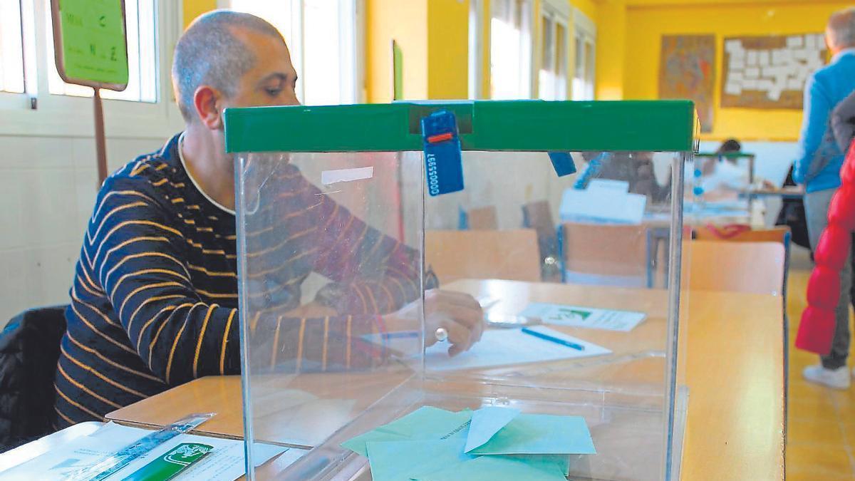 En Andalucía gana el PP perdiendo diputados y asoma el lío