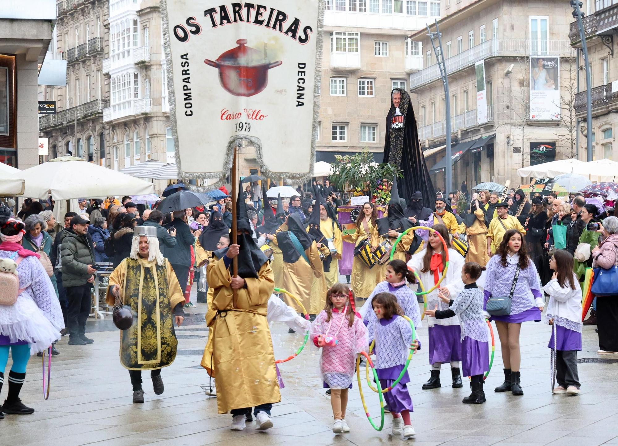 Comitiva fúnebre y premios del desfile finalizan el Carnaval en Vigo
