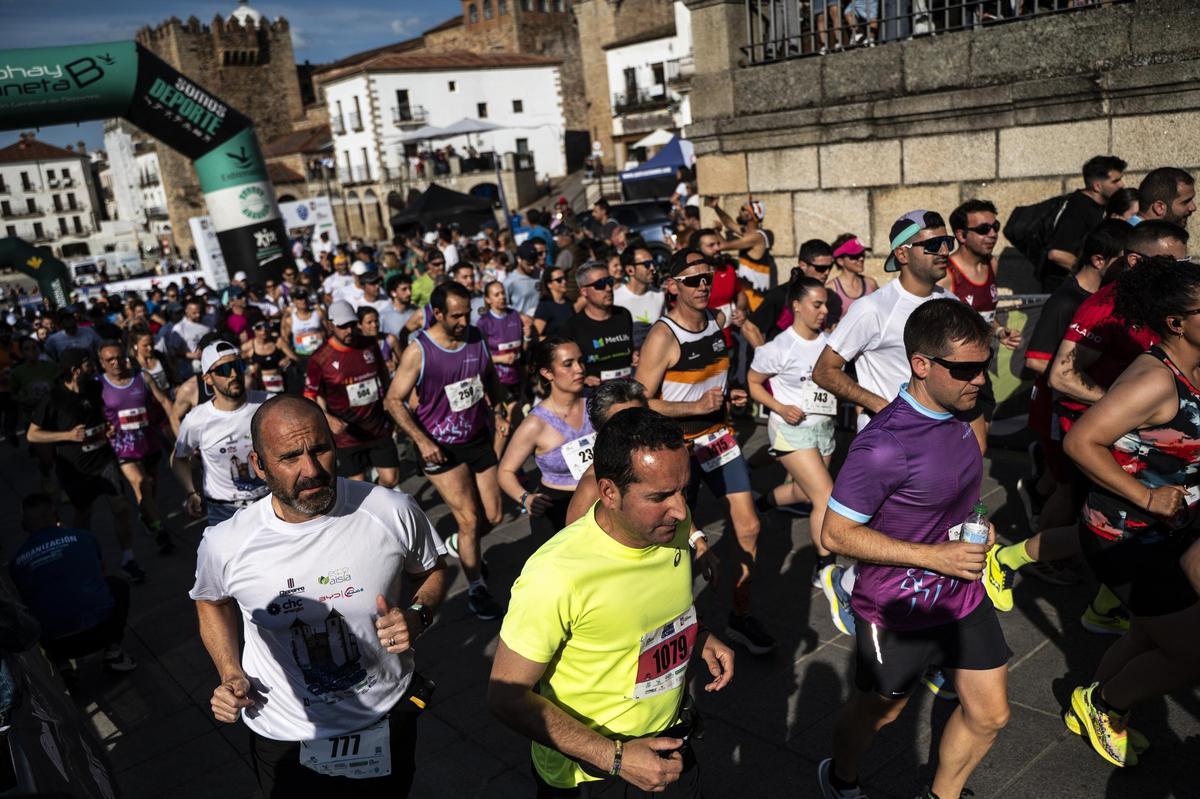 Las mejores imágenes de la Media Maratón de Cáceres