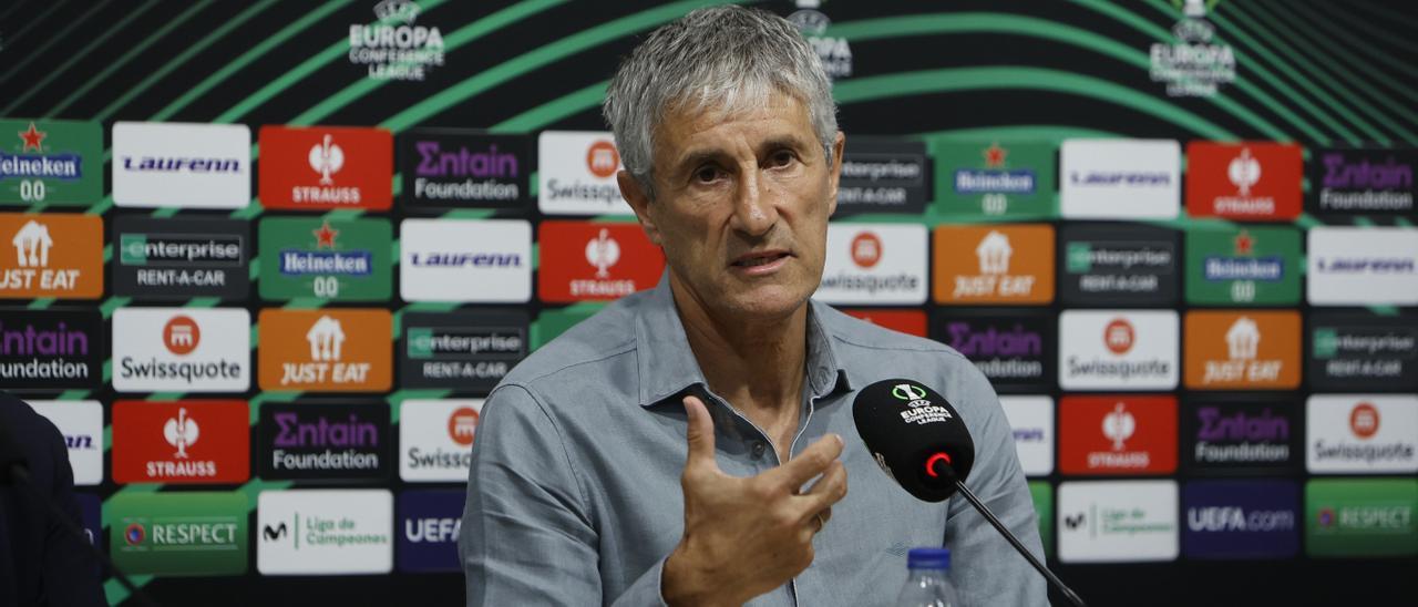 Quique Setién, entrenador del Villarreal CF, durante una rueda de prensa de la UEFA Europa Conference League.