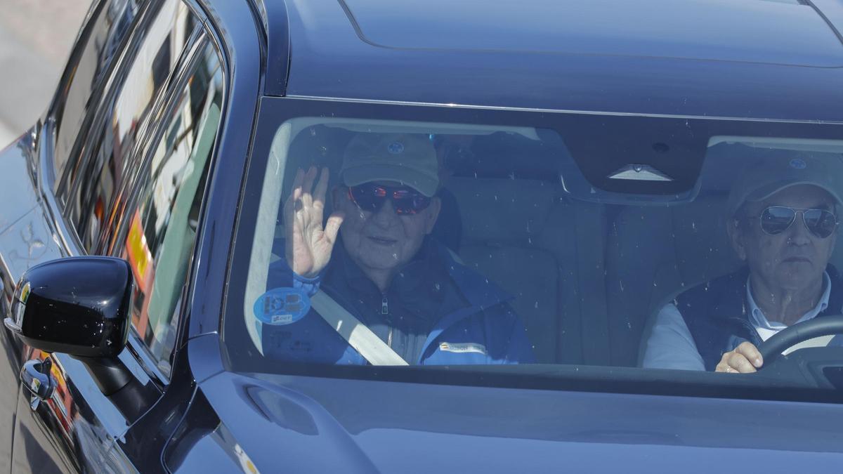 El Rey Juan Carlos se deja querer en el Real Club Náutico de Sanxenxo