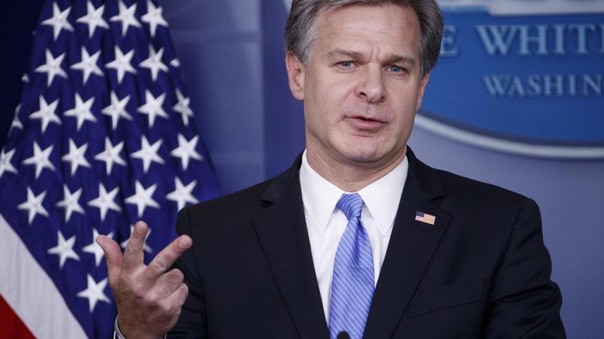El director del FBI anuncia que dimitirá en enero y despeja el camino para el polémico nominado de Trump