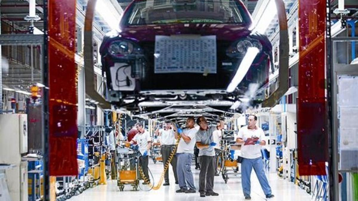 Cadena de montaje del nuevo modelo León, en la factoría de Seat de Martorell, el pasado octubre.