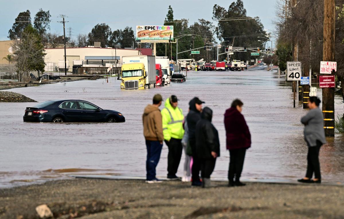 El diluvio en California causa al menos 14 muertos y obliga a evacuar a miles de personas