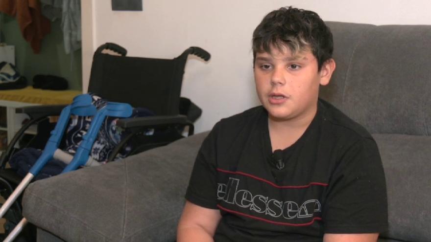 Un niño amputado de Málaga lleva dos meses en lista de espera para ser operado