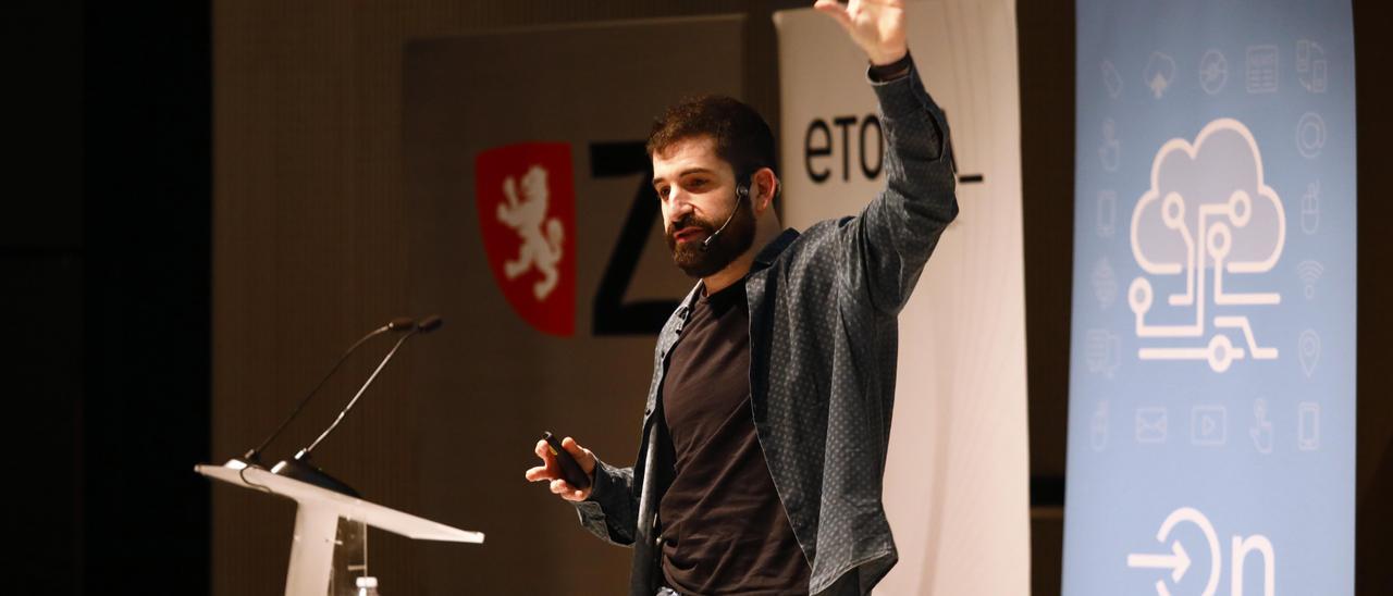 José Carlos Sánchez, esta mañana, en Etopia, durante la masterclass sobre Inteligencia Artificial y periodismo.