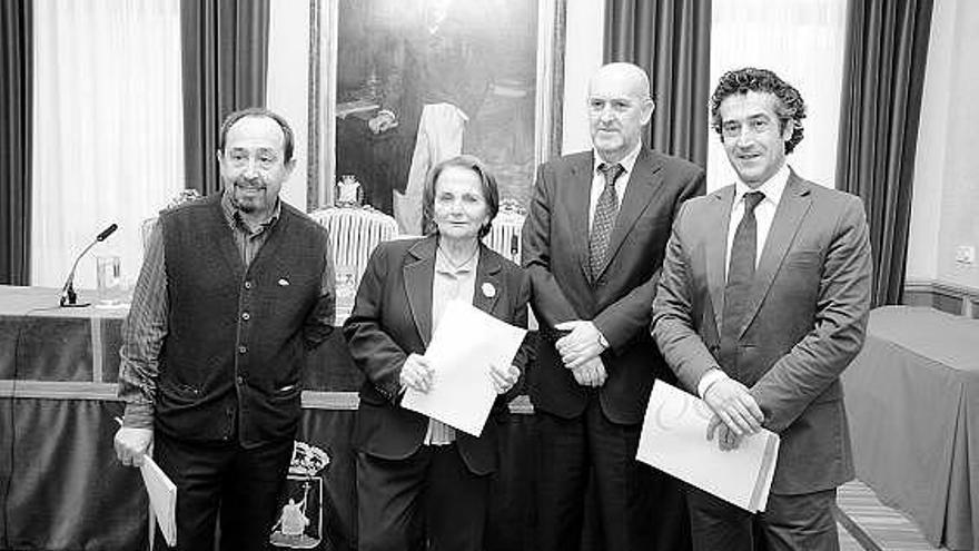 Por la izquierda, Jesús Montes Estrada, Paz Fernández Felgueroso, Pablo Priesca y Francisco Prieto.