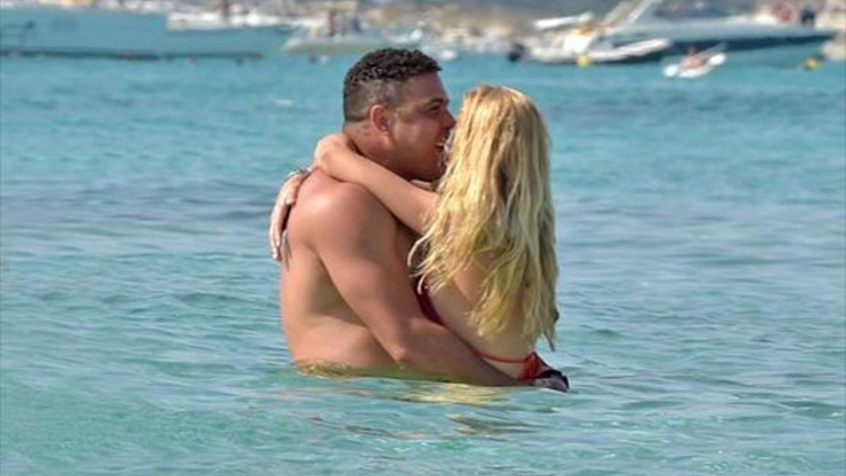 Ronaldo se da un baño de amor en Eivissa_MEDIA_1
