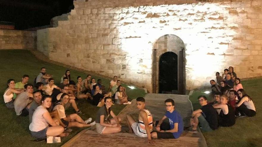 Los jóvenes, en una visita realizada al Castillo de Zamora.