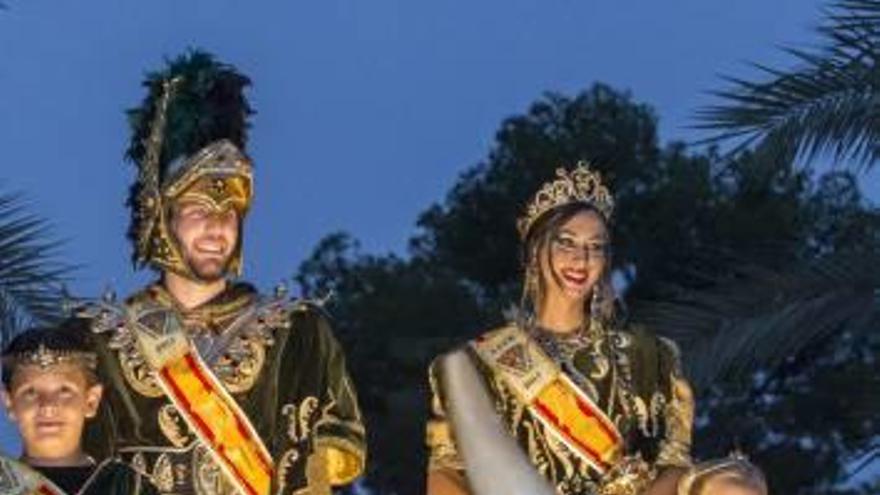 Momentos del desfile de las Fiestas de Moros y Cristianos de Aspe.