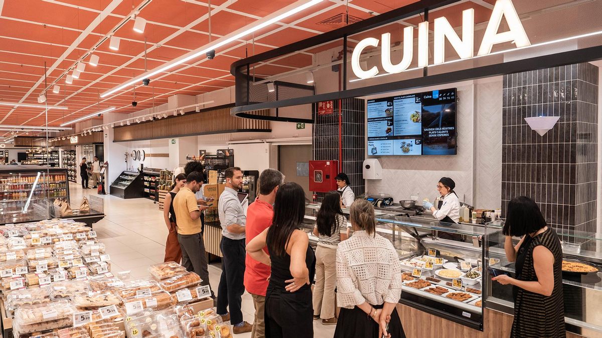La zona de comida preparada del nuevo Caprabo de L'illa Diagonal.